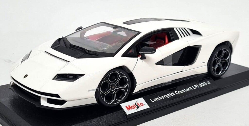 Maisto 1:18 Scale Dei-cast Lamborghini Countach LPI 800-4 White Color Special Edition